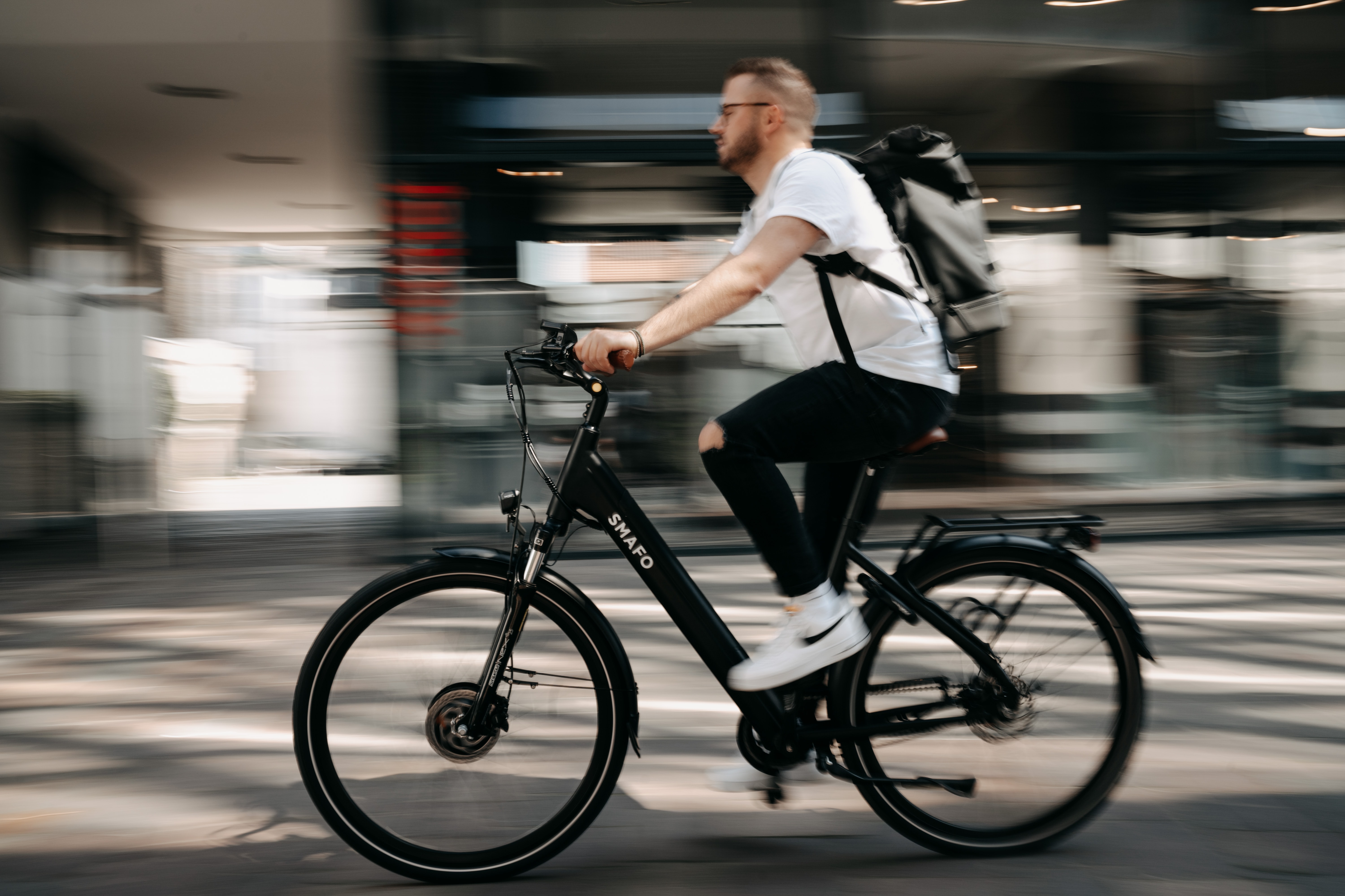 uomo in bici.jpg